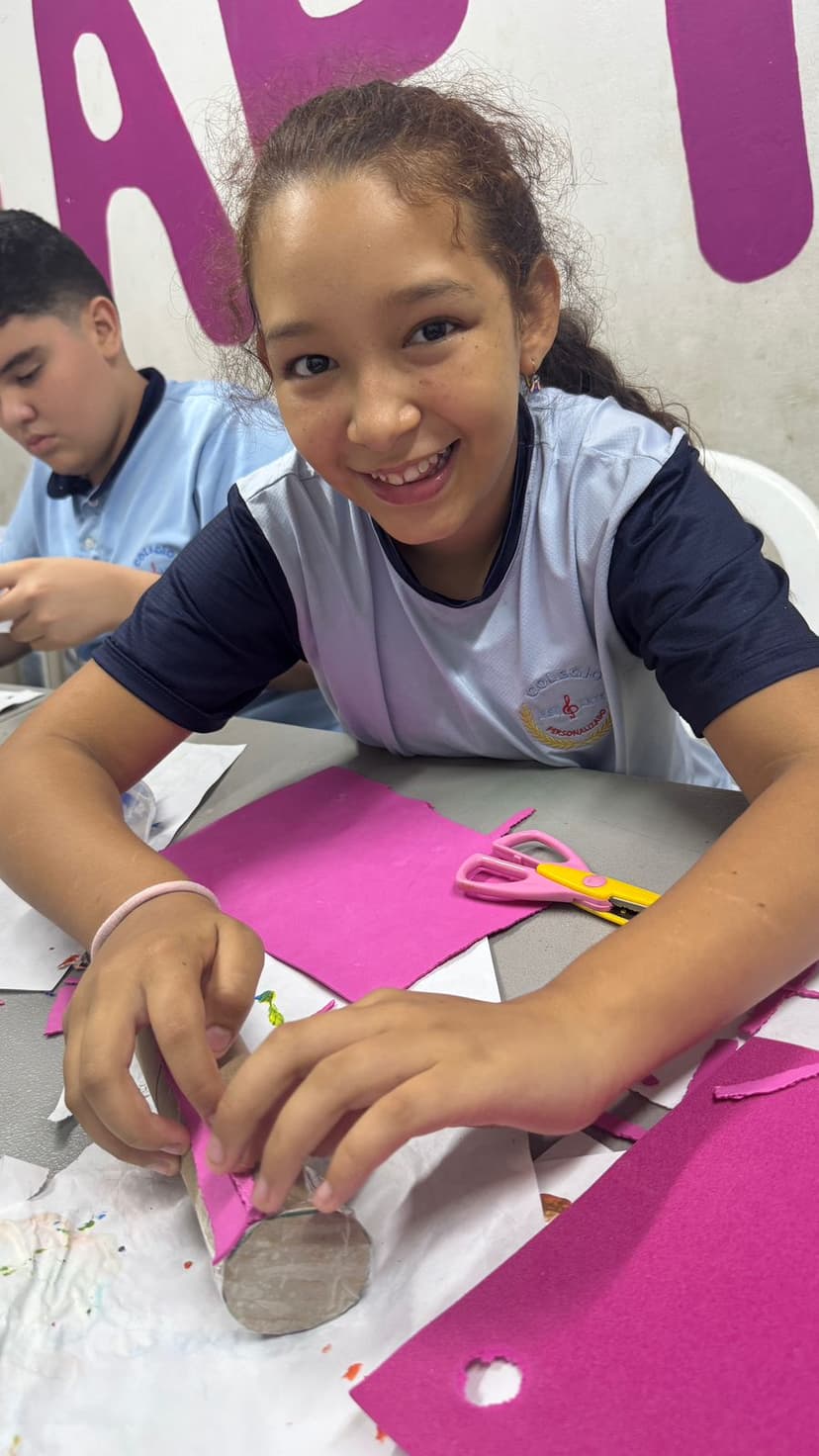 Niña en taller de teatro sensorial