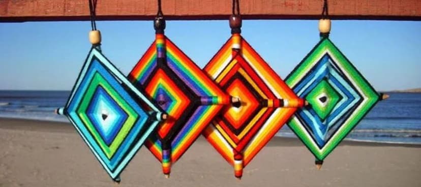 Ojo de Dios tejida en hilo guajiro