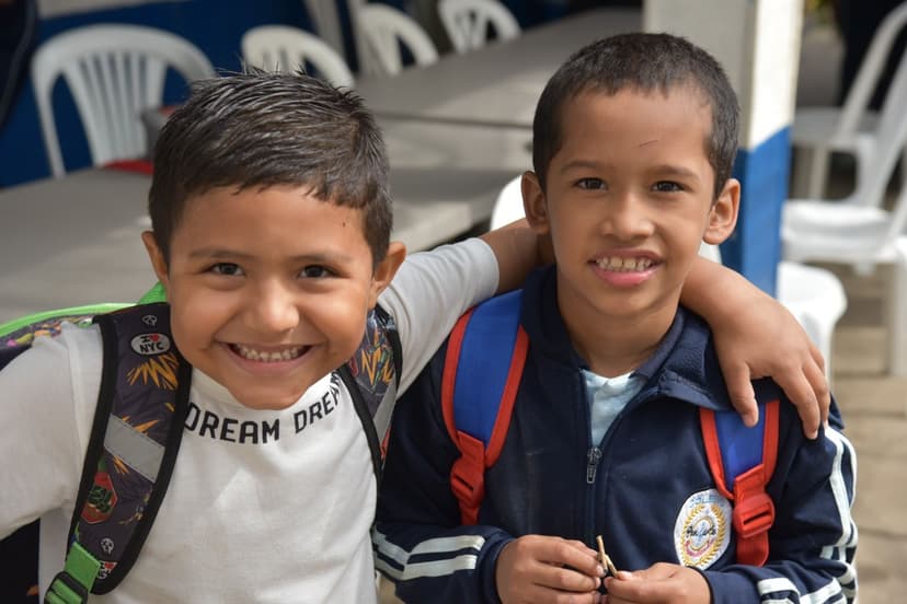 Niños sonriendo